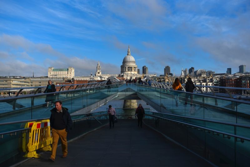 New study challenges popular explanation for London’s infamous “Wobbly Bridge”