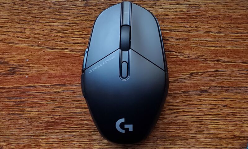 Logitech G303 Shroud Edition review: $130 wireless mouse for big-handed gamers