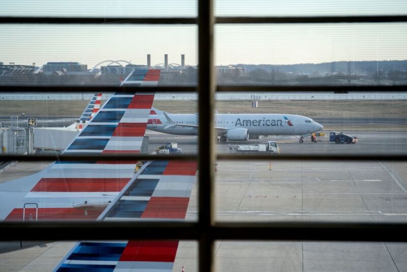 After airline outcry, AT&T and Verizon postpone 5G deployments near some airports [Updated]
