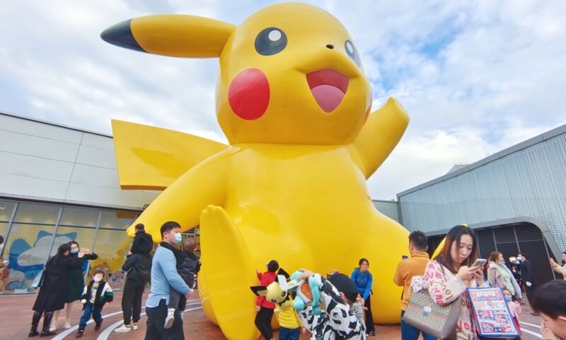 “Aw, screw it”: LAPD cops hunted Pokémon instead of responding to robbery