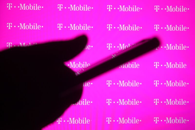 T-Mobile says it isn’t widely blocking iCloud Private Relay, blames iOS bug