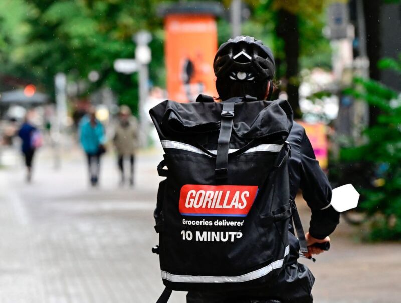 Grocery delivery “dark stores” in Amsterdam have residents hopping mad