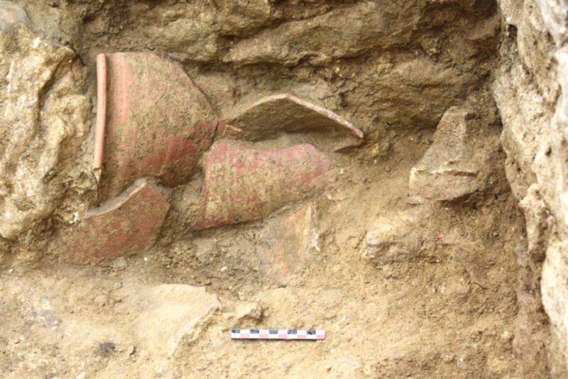 This Ancient Roman ceramic pot was probably a portable toilet, study finds