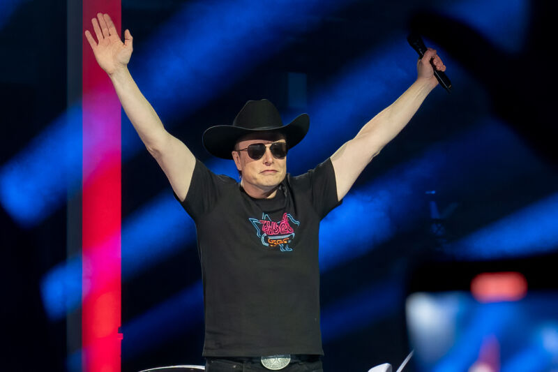 Musk tells judge that gag order would “trample” on his First Amendment rights