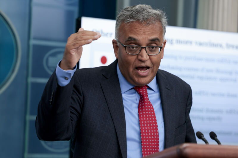 White House warns of “pretty sizeable” COVID surge this winter