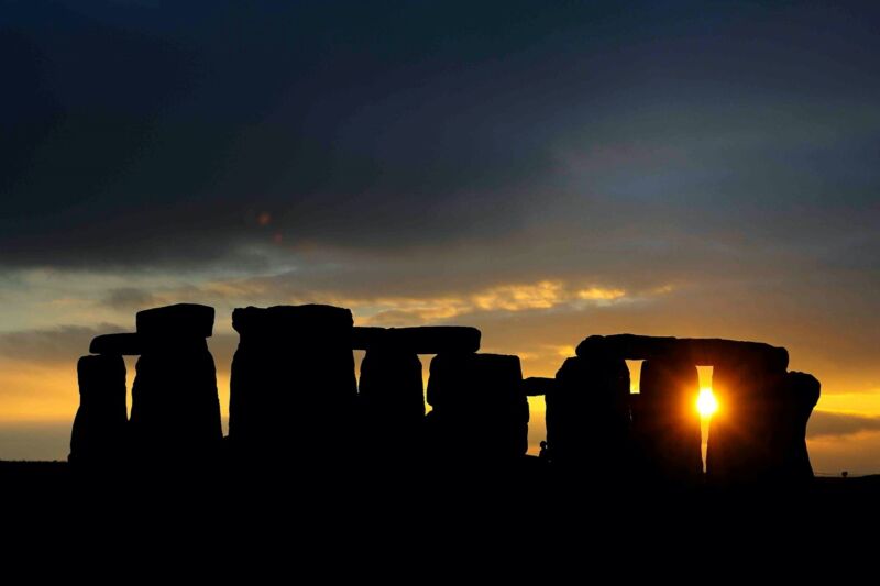 Analysis of prehistoric feces shows Stonehenge people had parasites
