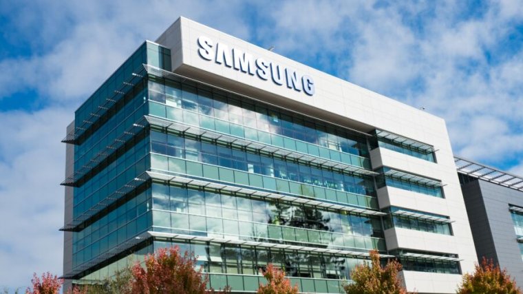 Report: Samsung will soon stop making traditional LCD panels