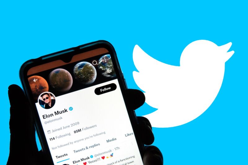 Musk tells Twitter staff that “exceptional” employees can work remotely