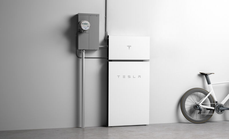 Tesla bundles battery users to make it look like lower power demand