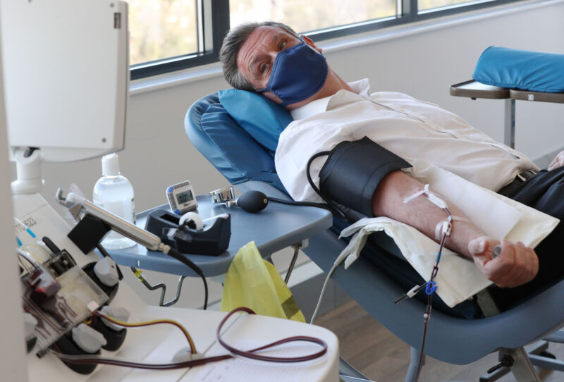 Long COVID patients spend their life savings on unproven “blood washing”