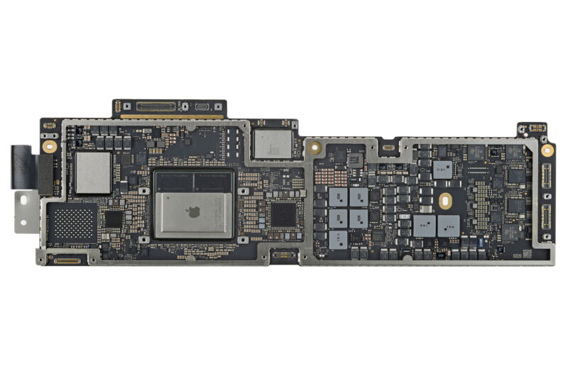 The new MacBook Air runs so hot that it affects performance. It isn’t the first time