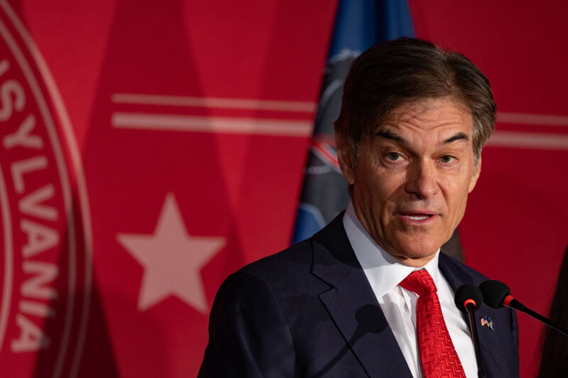 Dr. Oz emailed Trump admin. to push notoriously useless COVID treatment