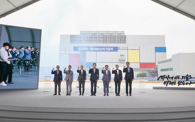 Samsung’s $15 Billion R&D Complex to Overcome Limits of Semiconductor Scaling