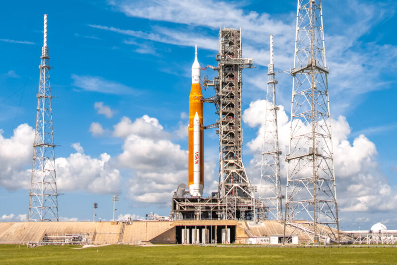 Years after shuttle, NASA rediscovers the perils of liquid hydrogen