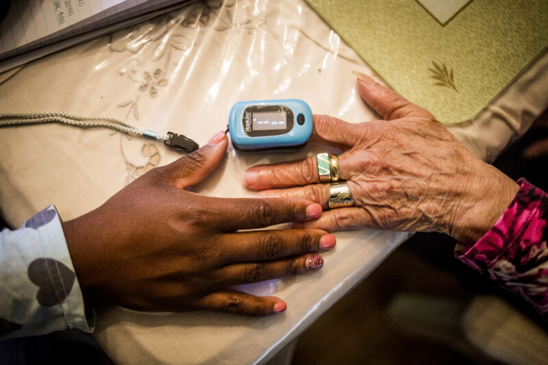 Dangerously wrong oxygen readings in dark-skinned patients spur FDA scrutiny