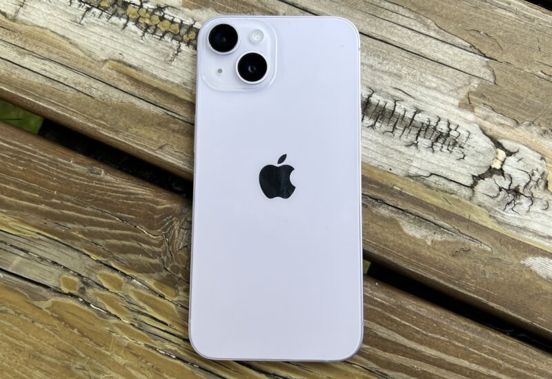 Apple’s new iPhone update fixes bugs in Camera, Mail, and notifications