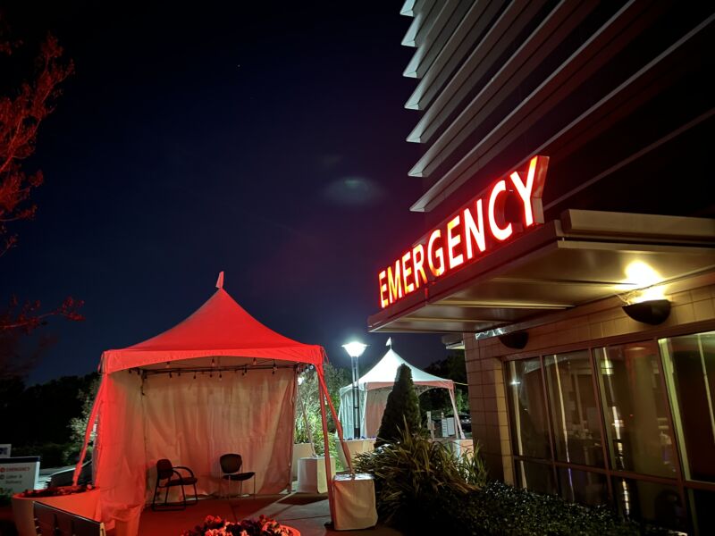US hospitals are so overloaded that one ER called 911 on itself