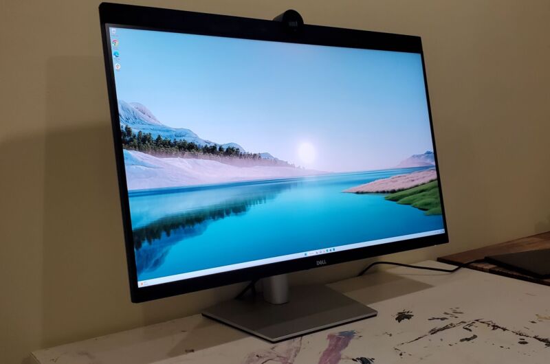 Review: Dell’s 32-inch UltraSharp monitor has a high-contrast IPS Black screen