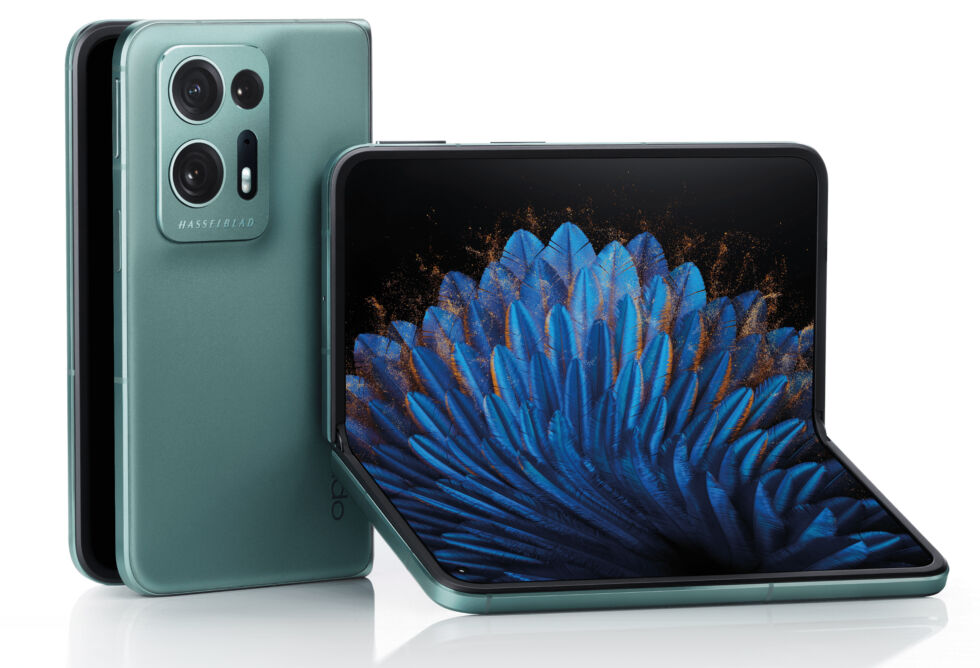 Oppo’s foldable phones take on Samsung with a flip phone and a tablet