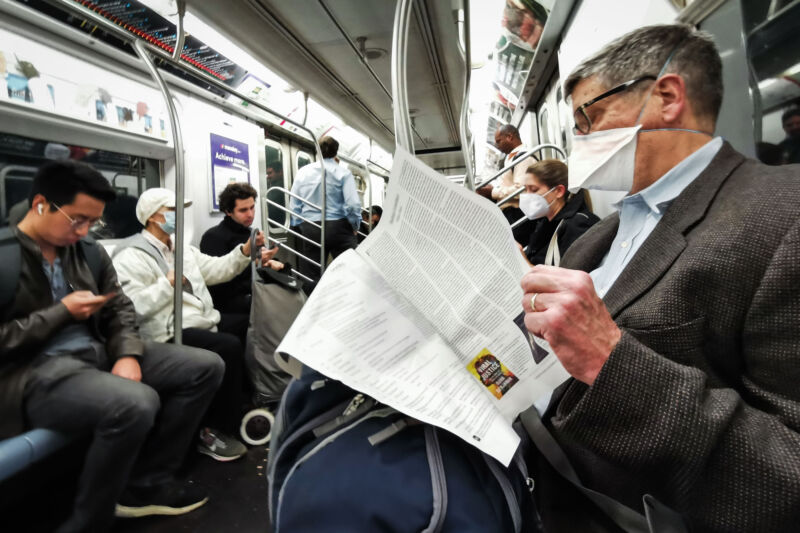 Officials, experts call for masking as illnesses slam US ahead of holidays