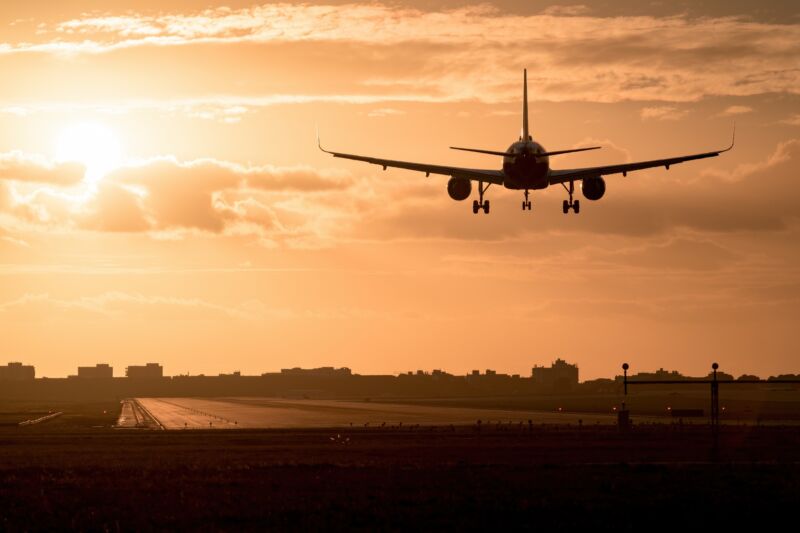 FAA giving airlines another year to fix altimeters that can’t handle 5G signals