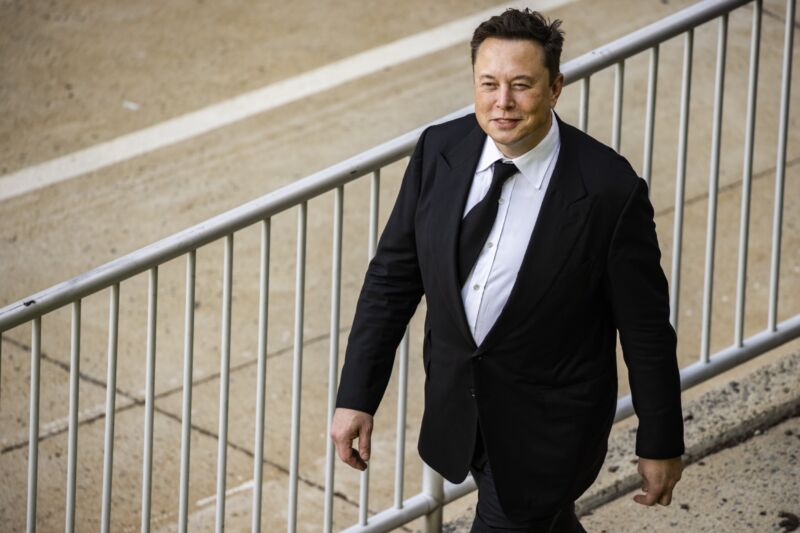 Musk testifies in fraud trial, points out that not everyone believes what he says