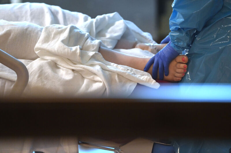Massive nursing degree scheme leads to hunt for 2,800 fraudulent nurses