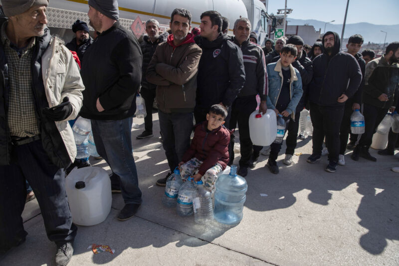 Earthquake deaths top 20,000 as survivors face cholera, other health threats