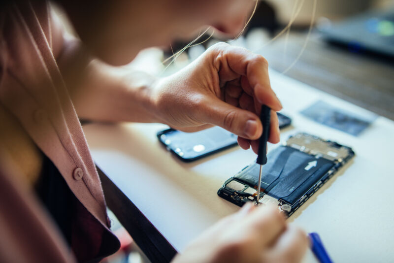 Tech makers must provide repairs for up to 10 years under proposed EU law
