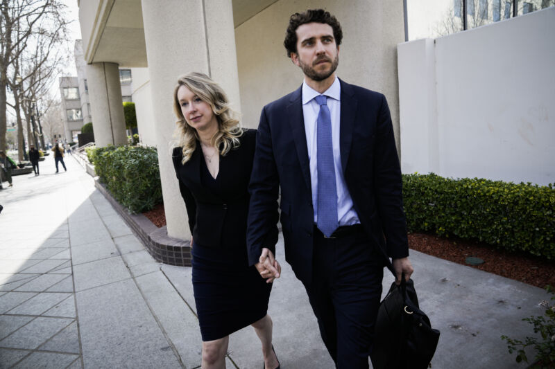 Elizabeth Holmes gets bail extension one day before prison term start
