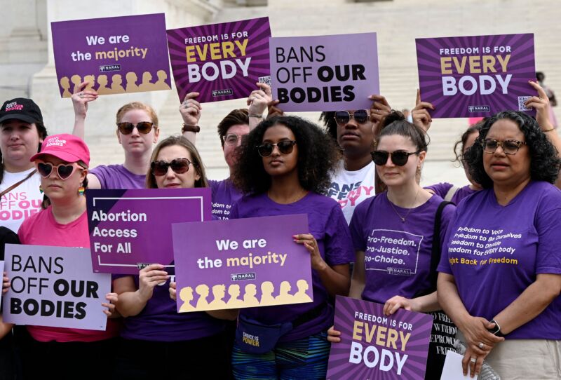 SCOTUS preserves access to abortion pill—for 5 days