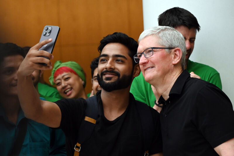 Apple Q2 earnings are down, as everything but iPhones is harder to sell