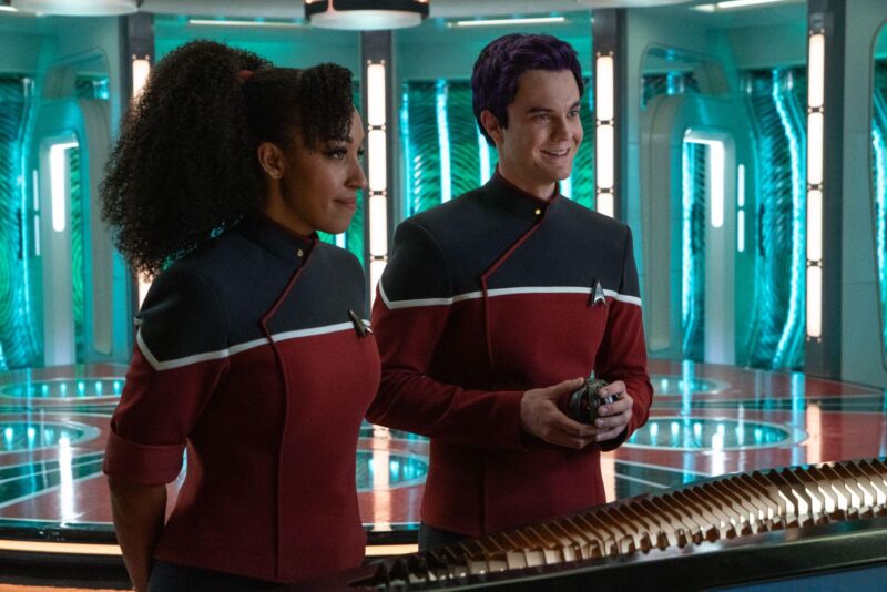Two great Star Trek shows revive the lost art of the gimmicky crossover episode