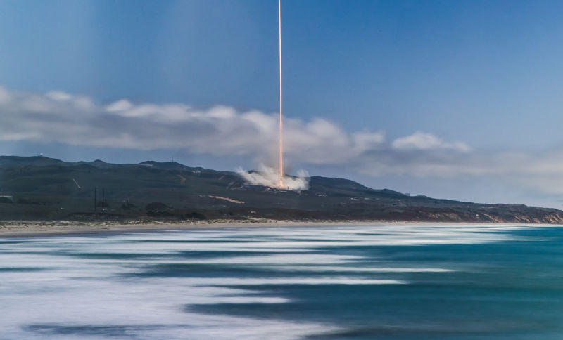 Maui truthers are so dumb they’re using a Falcon 9 photo as wildfire evidence
