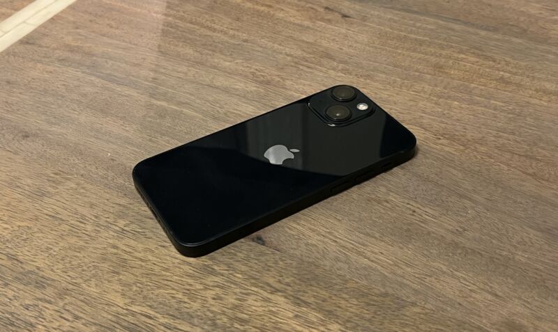The iPhone 13 mini is dead, leaving small phone lovers in a lurch