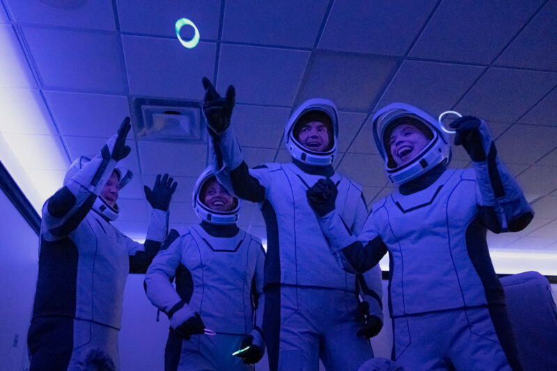 Industry united in push to extend ban on human spaceflight regulations