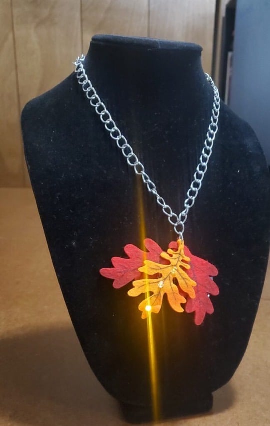 Create a Light-up Leaf necklace Quickly for your Thanksgiving Outfit #WearableWednesday
