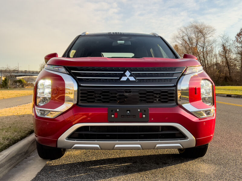Daily range isn’t a problem with the 2024 Mitsubishi Outlander PHEV