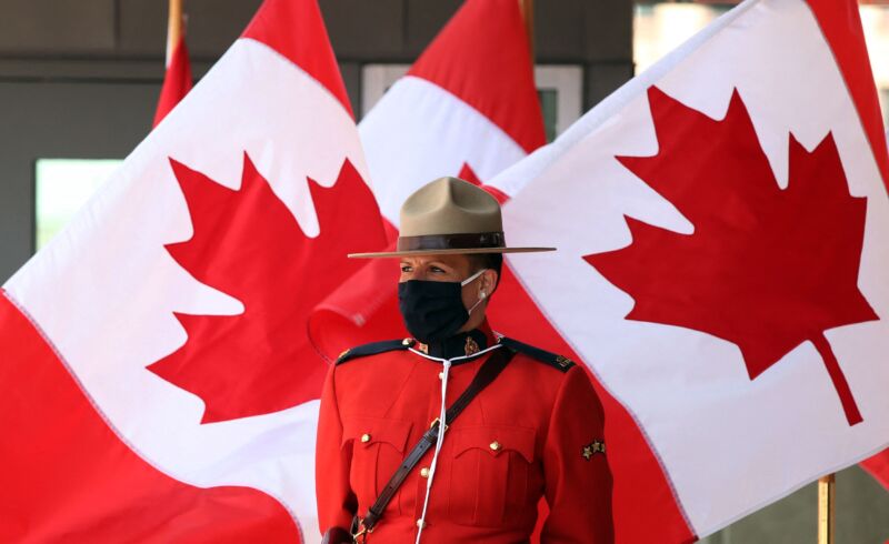 Canada vows to defend its drug supply against Florida importation plan