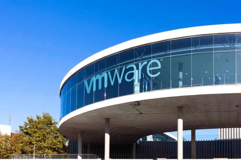 VMware customers face uncertain future as Broadcom ends VMware partner programs