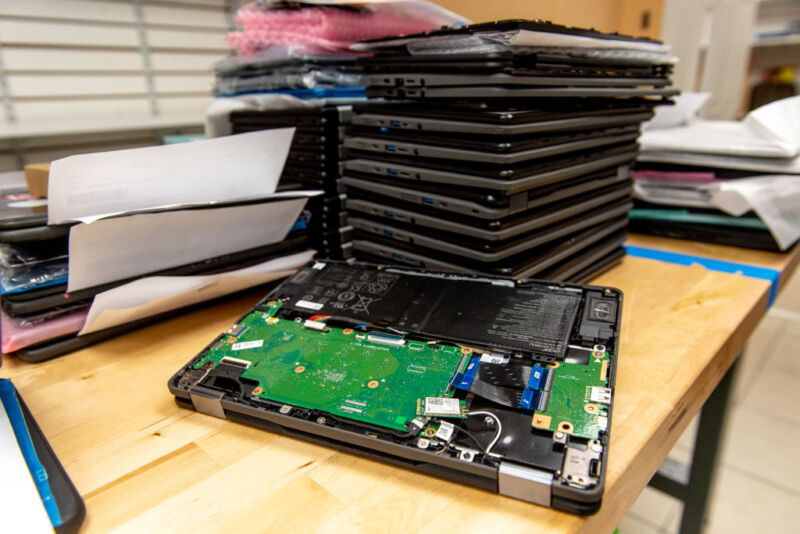 MacBooks, Chromebooks lead losers in laptop repairability analysis