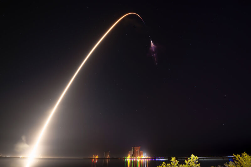 SpaceX just showed us what every day could be like in spaceflight