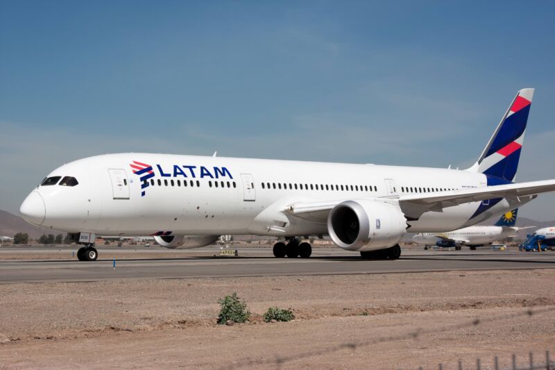 50 injured on Boeing 787 as “strong shake” reportedly sent heads into ceiling