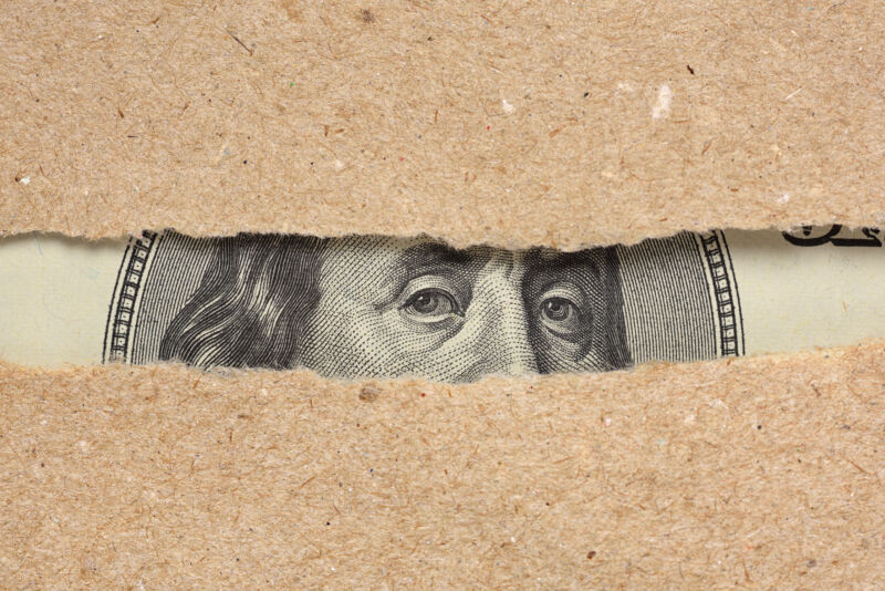 These dangerous scammers don’t even bother to hide their crimes