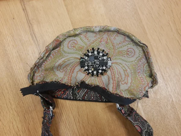 DIY Internal Light for Handbag With Circuit Playground #WearableWednesday