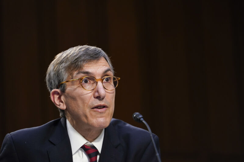 Top FDA official overrules staff to approve gene therapy that failed trial