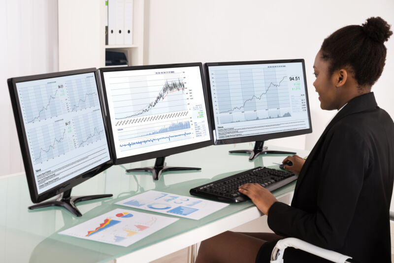 Micro LED monitors connect like puzzle pieces in HP multi-monitor concept