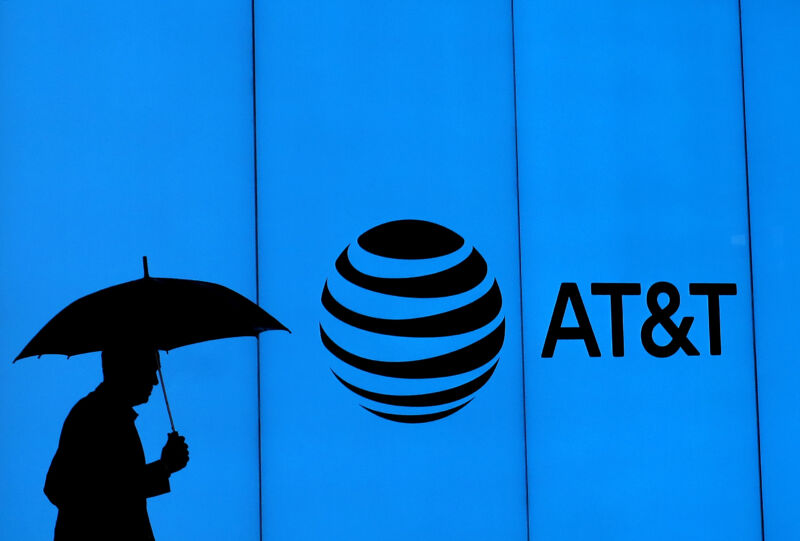 AT&T imposes $10 price hike on most of its older unlimited plans