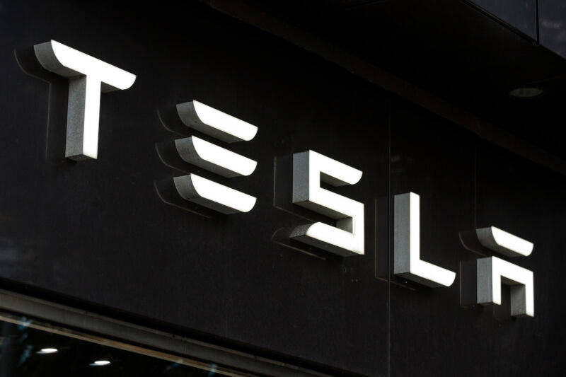 Battery sales keep Tesla profitable in Q2 as EV sales still slumped
