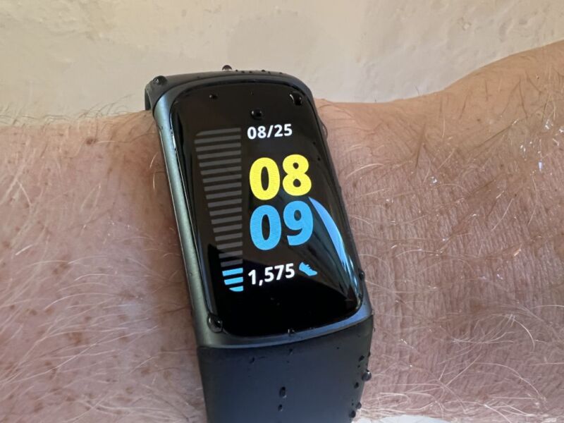 “Extraordinarily disappointed” users reckon with the Google-fication of Fitbit